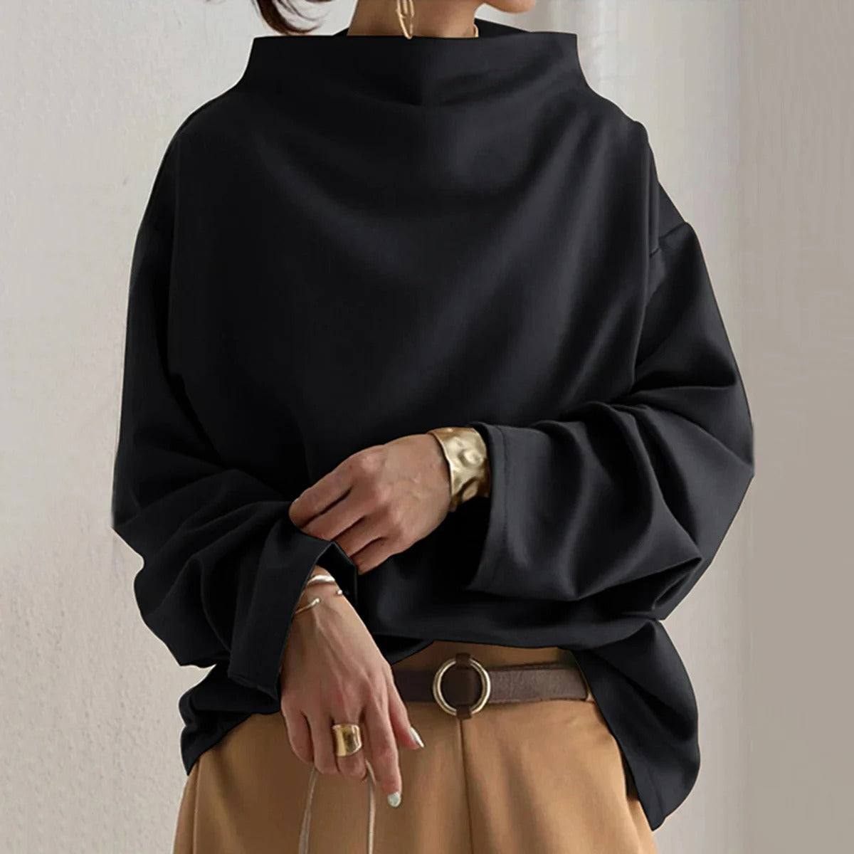 女性用モダンロールネックセーター黒