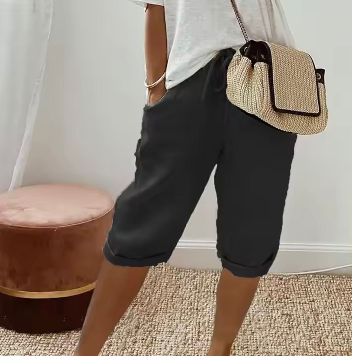 ハイウエストショートパンツの短いデザイン