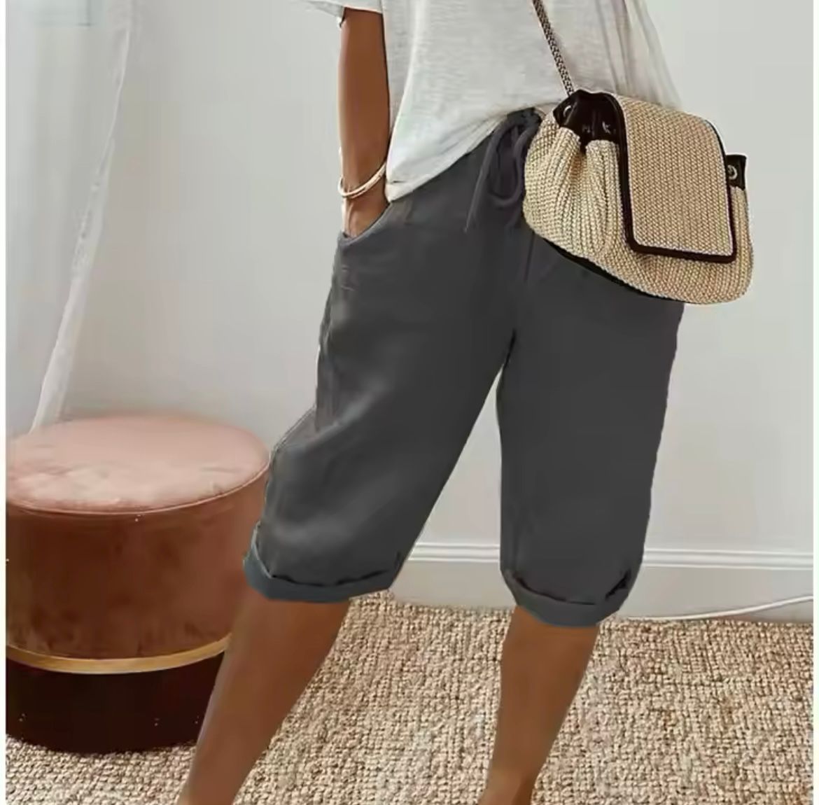 ハイウエストショートパンツの短いデザイン