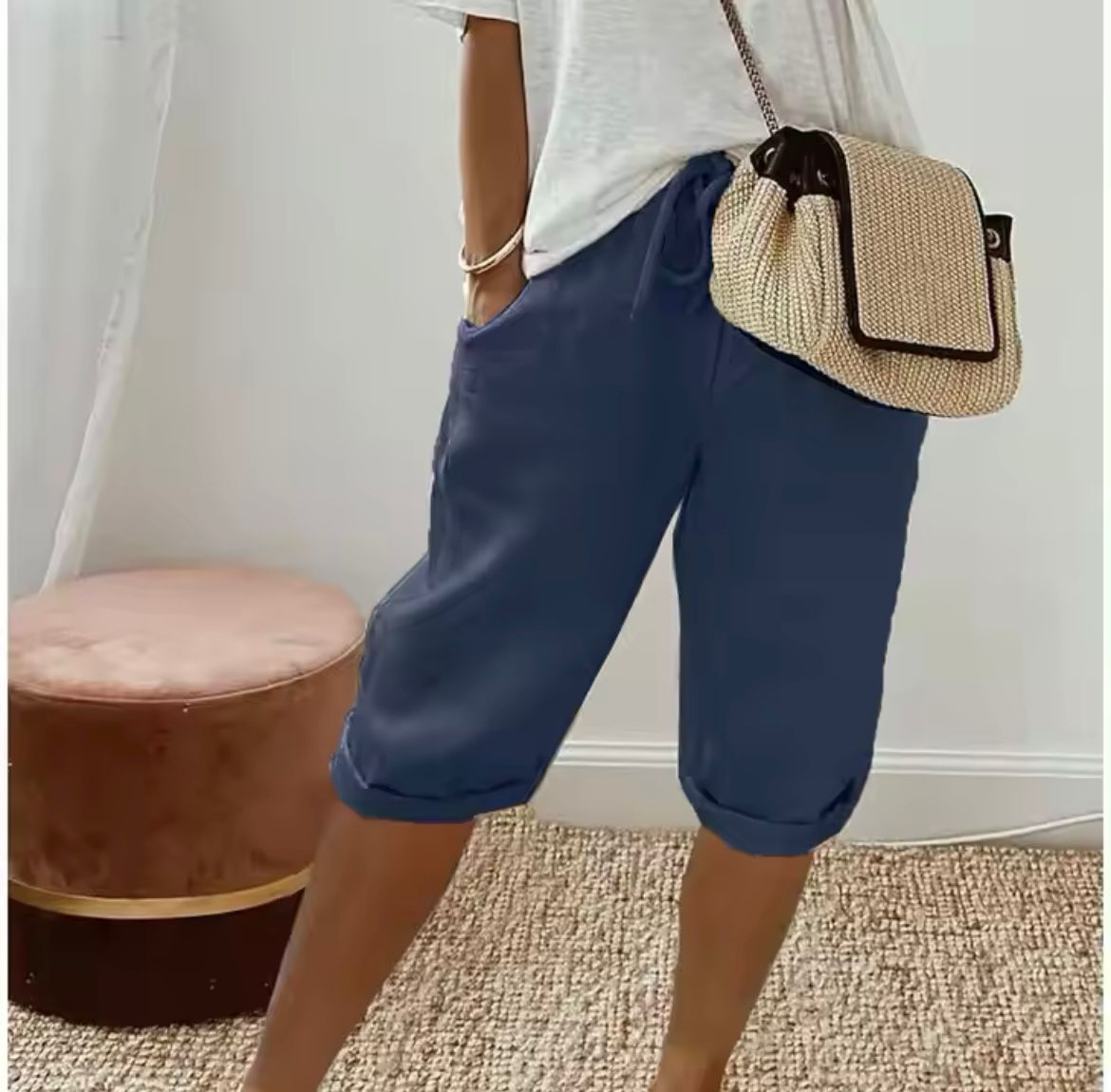 ハイウエストショートパンツの短いデザイン